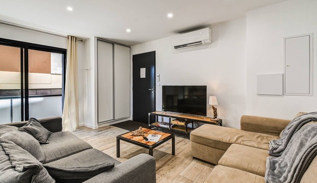 Apartment 'Aux Pieds Des Pistes - Appt B' with Mountain View, Wi-Fi, and Air Conditioning