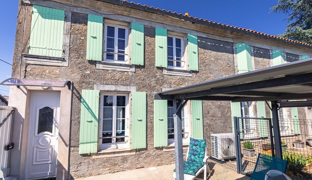 Apartment 'Chez Catherine Et Gérard' with Private Terrace, Wi-Fi and Air Conditioning