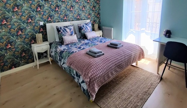 Apartment EMILIA Downtown room bed 160cm Balcony WIFI Coffee and tea