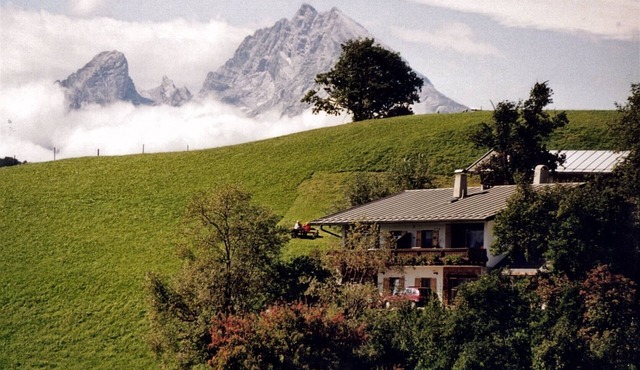 Apartment in a quiet sunny altitude with excellent panoramic views in Marktschellenberg