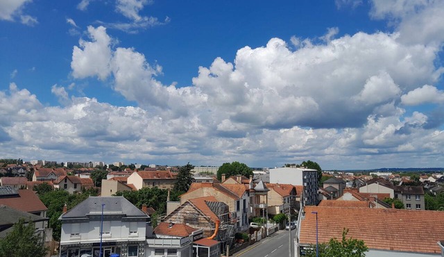 Apartment. Very bright with breathtaking 360-degree views of the city