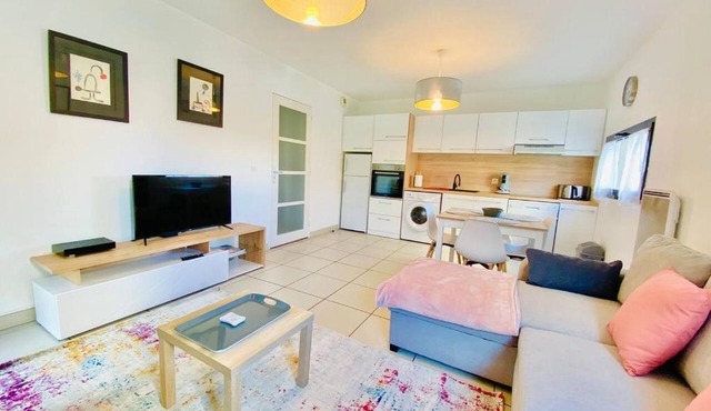 APPARTEMENT 2 CHAMBRES AVEC BALCON ET PARKING