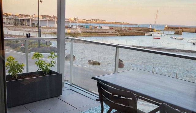 Appartement avec loggia vue mer port Maria