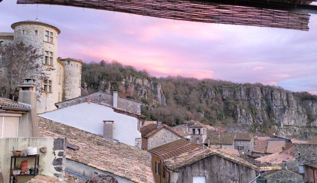 Appartement Avec Terrasse et vue Imprenable. La Plus Belle vue de Vogüé