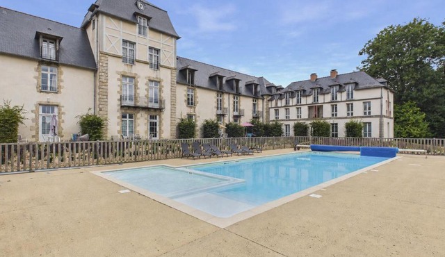Appartement dans un château avec piscine - 4 pers