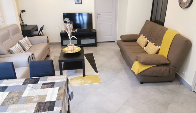 Appartement de Plein Pied Avec Terrasse à 20mn du Château de Fontainebleau