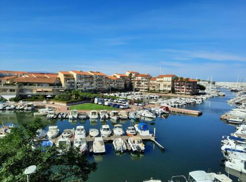 Appartement T2 vue Mer et Port,2 balcons, Parking privé