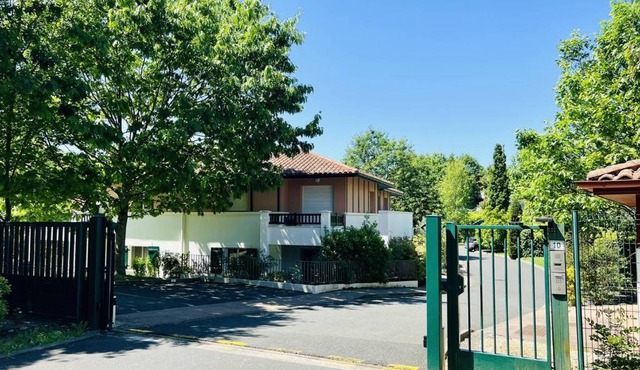 Appartement T2 moderne avec terrasse, parking et accès internet - Cambo-les-Bains - FR-1-495-33
