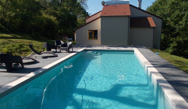 architect-designed house in the countryside with private pool near Beaune