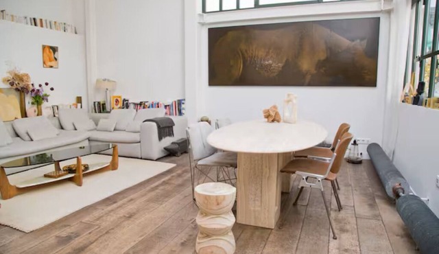 Architectual designed Atelier at the footsteps of Sacre Coeur