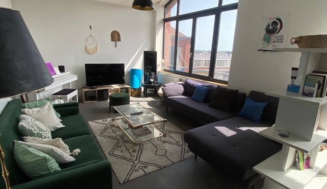 Arty industrial loft - Private parking lot - Calm - Near Lille & Belgium