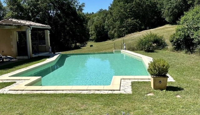 Au Coin Des Arbres (Noyer) a charming farmhouse in peaceful Dordogne countryside