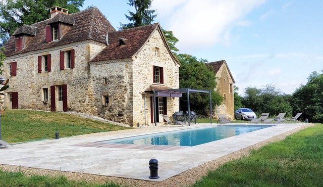 Authentic 19th c Farmhouse with heated pool fiber optic and air conditionné
