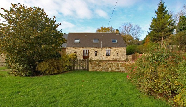 Authentic Valley Retreat with Private Parking