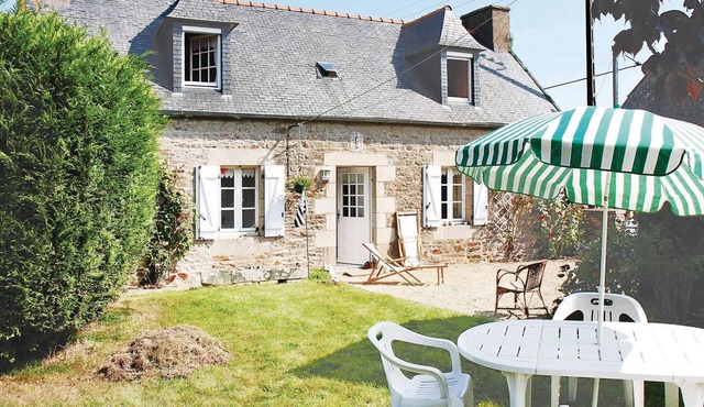 Awesome home in Pleumeur Gautier