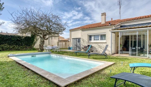 Awesome home in Rochefort