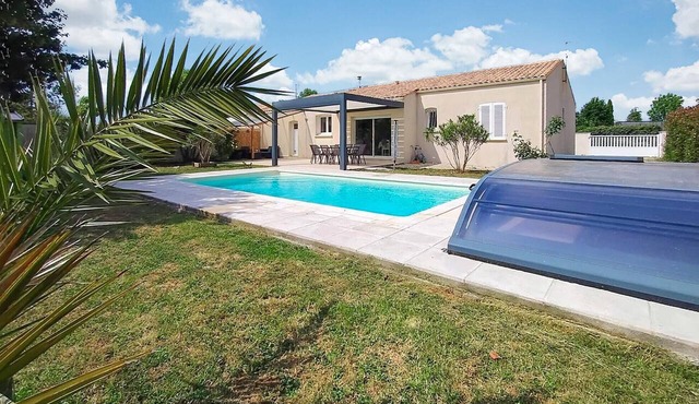 Awesome home in Soubise