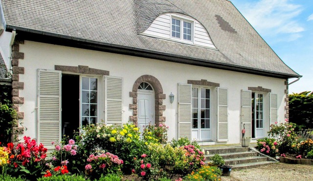 Awesome home in Surville with WiFi