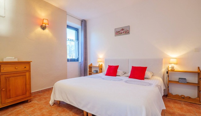 B&B "Fine" with Shared Terrace, Communal Garden and Wi-Fi