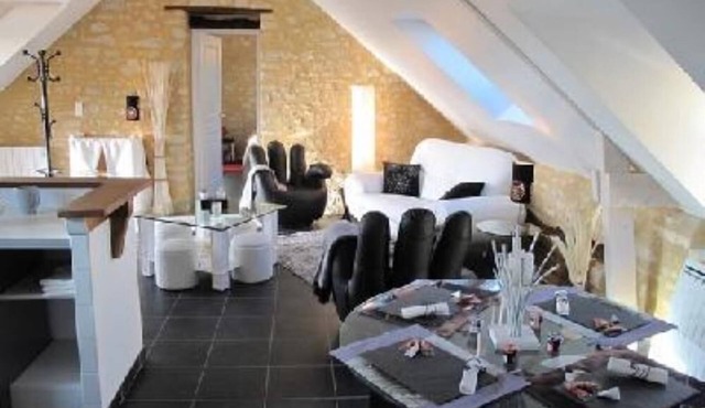 BAYEUX, "Le Bonheur" gîte with private garden 15 minutes from the DDay beaches