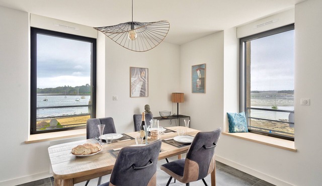 Beachfront apartment for 4