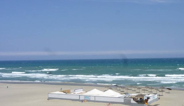 Beachfront Gem: Renovated 2-Room Apartment with Sea View, Parking, and Modern Amenities