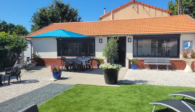 Beachside House with Garden, Parking, & Close to La Rochelle – Sleeps 6