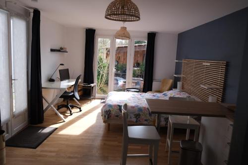 Beau studio calme, indépendant avec terrasse
