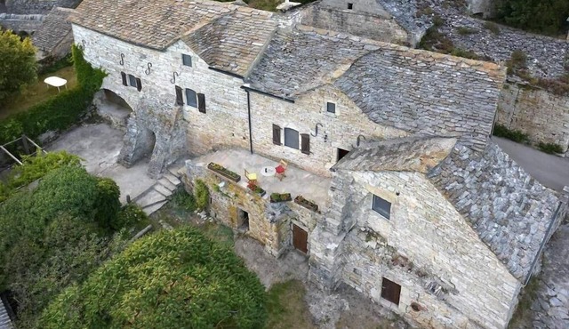 Beautiful Causse-style house just a stone's throw from the Tarn Gorges canyon—swimming spot 15 minutes away