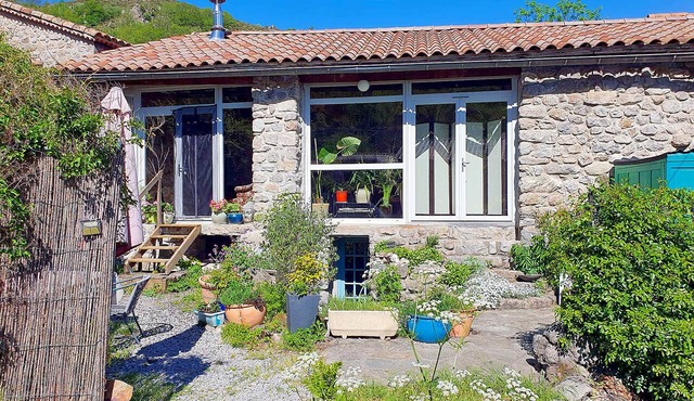 Beautiful 3-bedroom country house in charming Mayres awaits you