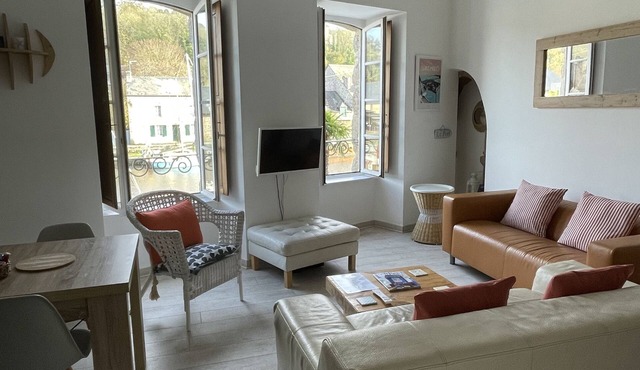 Beautiful apartment at Port with stunning river views.