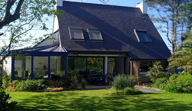 Beautiful architect-designed house with the sea 200 m away!