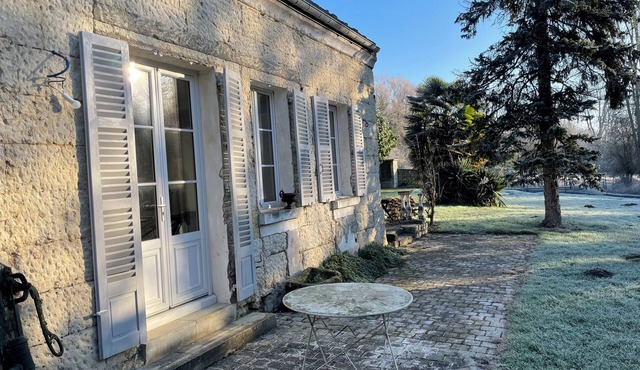 Beautiful country house on the banks of the Aisne in a large, peaceful garden