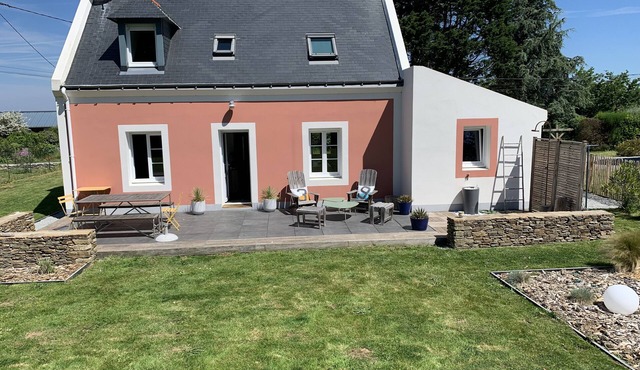 Beautiful detached house with large enclosed garden in a quiet hamlet