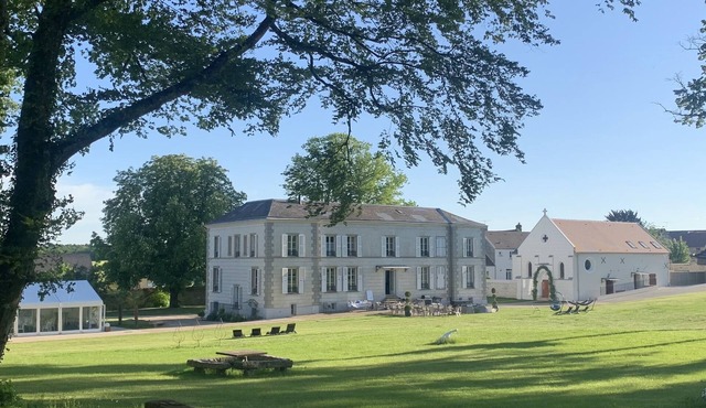 Beautiful Estate just 30 miles south of Paris