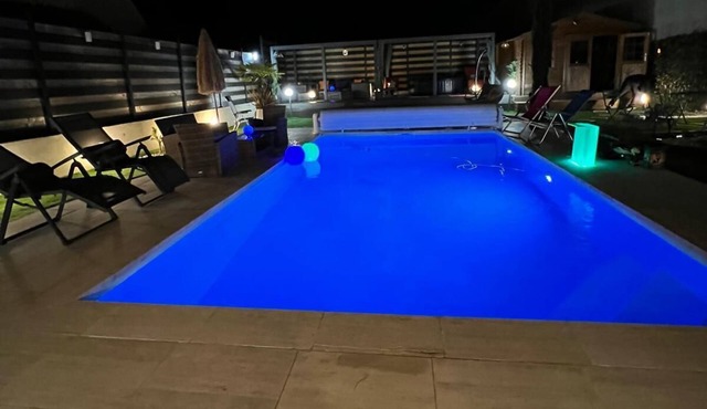 Beautiful house with heated pool and jacuzzi 10 minutes from downtown