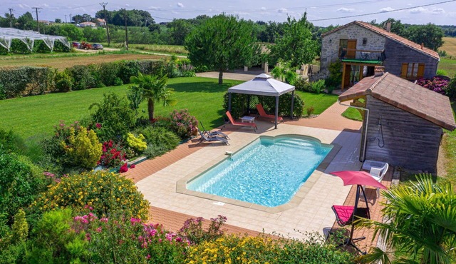 Beautiful private villa for 6 guests with WIFI, A/C, private pool, TV, terrace and pets allowed