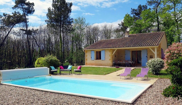 Beautiful private villa for 5 guests with hot tub, private pool, WIFI, TV, terrace and pets allo.