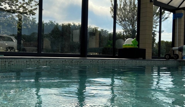 Beautiful property 1h from Paris with heated indoor pool