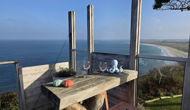 BEAUTIFUL, QUIET COCOON WITH STUNNING SEA VIEW