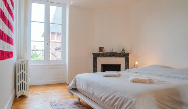 Beautiful renovated old apartment with 2 bedrooms 85M2 downtown Sablon Lecoq