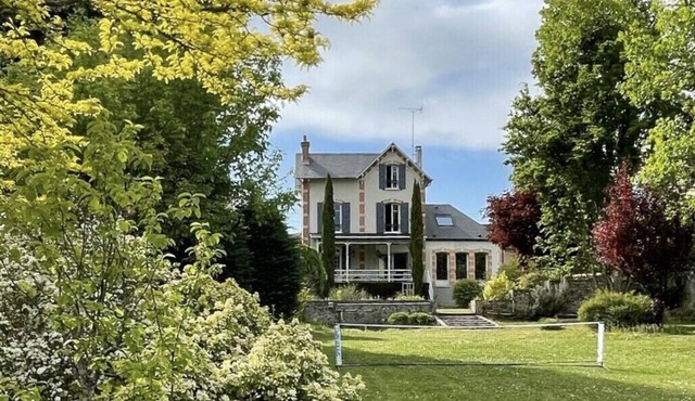 Beautiful villa with large garden, between Seine and Fontainebleau forest