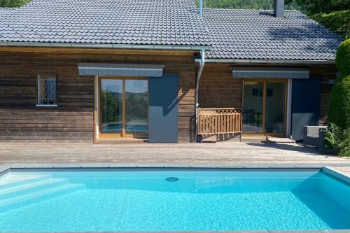 Beautiful Villa with Pool and Lake View