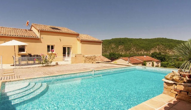 Beautiful villa with pool and stunning views