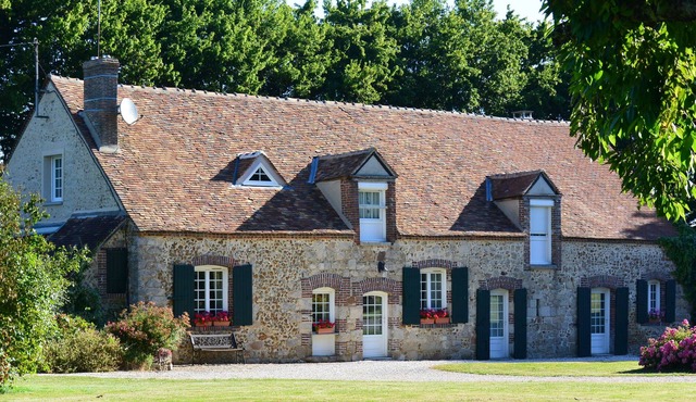 Beautifully restored 18th century farmhouse - heated swimming pool - tennis