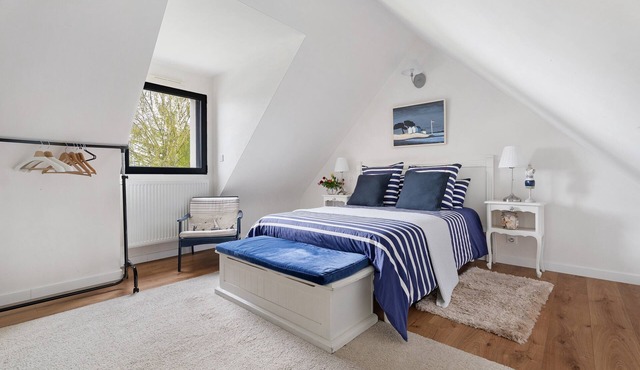 Bed and Breakfast 'Les Goélands - 2' with Shared Garden and Wi-Fi