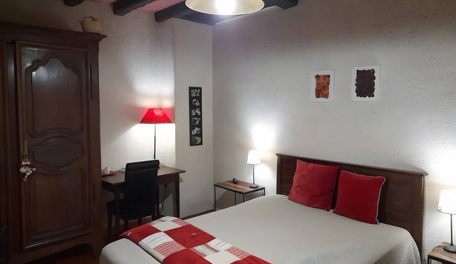 Bed and Breakfast 'Chambre Côté Mer' with Shared Terrace, Shared Garden and Wi-Fi