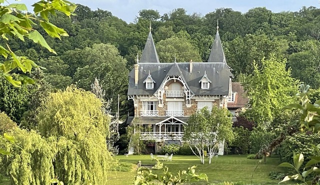 Bed and Breakfast, Charming House, 20 min From Paris , Garden
