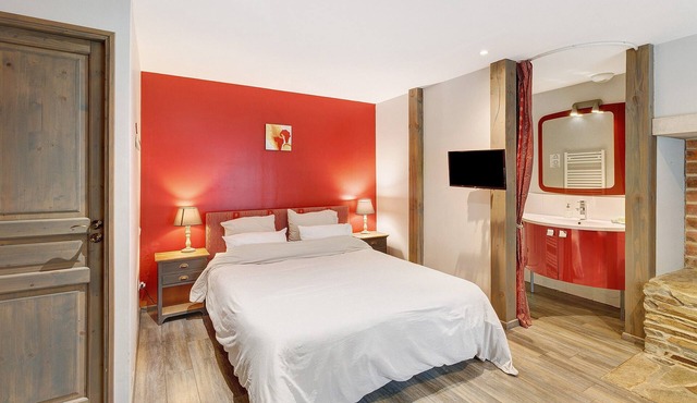 Bed and Breakfast “Domaine de la Sablière” with Shared Terrace, Wi-Fi, and Air Conditioning