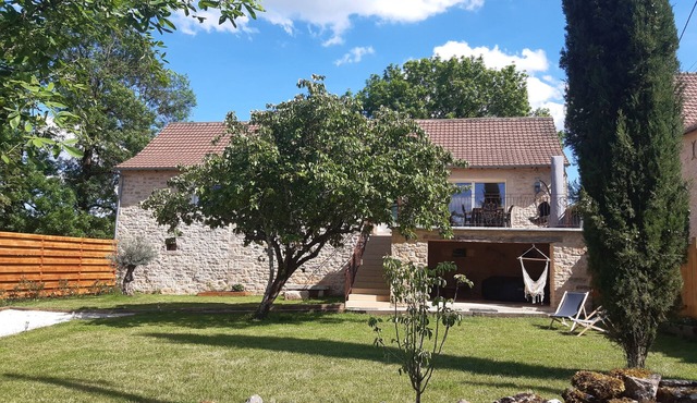 Bergerie du Mas de Darre (with spa, terrace and garden) between Lot and Aveyron.